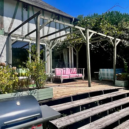 Domaine De La Cour Tatil Evi *